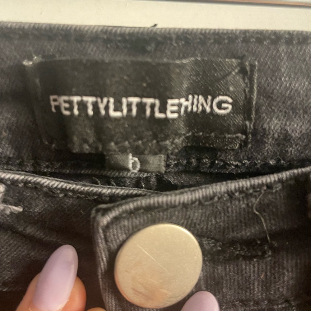 Pretty Little Thing PLT Blk Washed Distressed Cropped Skinny Jeans, Size 6 - Picture 5 of 14